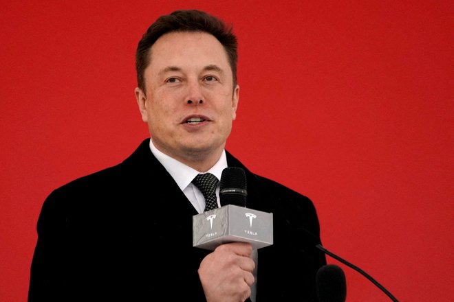 Elon Musk je menda rekel Teslinemu izvršnemu osebju, naj se vrne v pisarno ali da odpoved. Foto: Reuters
