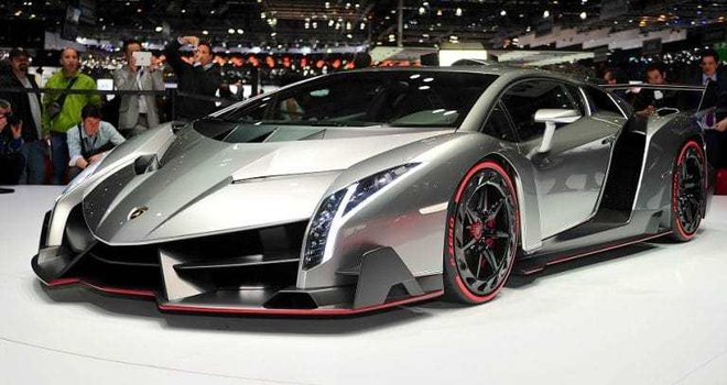 V Dubaju je videti tudi luksuzne avtomobile kot je Lamborghini Veneno. Foto: Posnetek zaslona/Carcility
