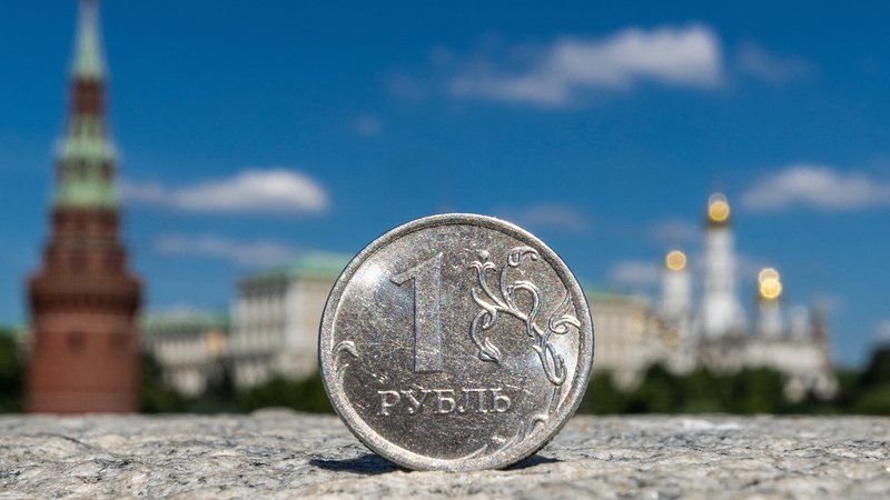 Fotografija: V Kremlju glede neplačila dolga pravijo, da gre za neupravičene trditve. FOTO: Maxim Shemetov/Reuters
