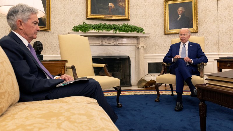 Fotografija: Predsednik ameriške centralne banke (Fed) Jerome Powell in predsednik ZDA Joe Biden, 31. maj 2022. Foto: Leah Millis / Reuters
