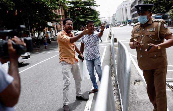 Šrilanka se trenutno sooča z največjo gospodarsko krizo, odkar se je leta 1948 osamosvojila od Velike Britanije. FOTO: Dinuka Liyanawatte/Reuters
