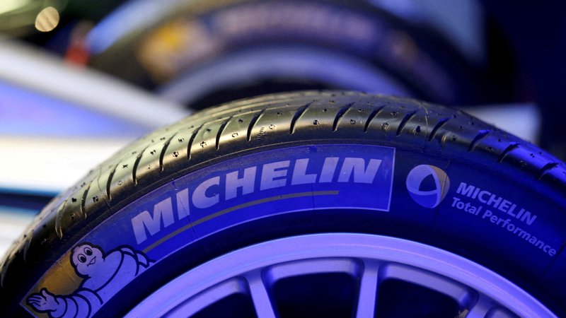 Fotografija: Michelin, eden največjih svetovnih proizvajalcev avtomobilskih pnevmatik. Foto: Alessandro Bianchi / Reuters
