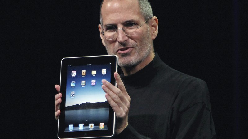 Fotografija: Zdaj že pokojni šef Appla Steve Jobs je že vedel, kaj počne, ko je svojim otrokom omejil dostop do tehnologije. FOTO: Reuters
