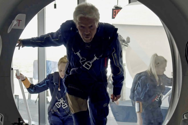 Richard Branson na eni izmed svojih vesoljskih pustolovščin z Virgin Galactic.  Foto: Virgin Galactic/Reuters. 
