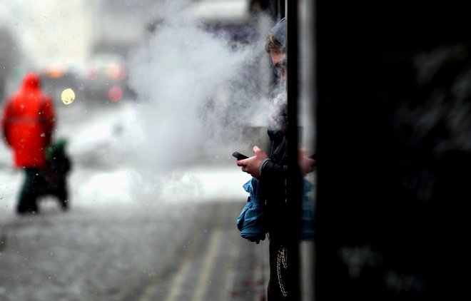 Se še lahko vsak zase odloča za ali proti kajenju? Foto: Roman Šipić
