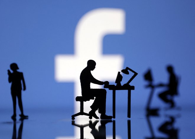 Platforme kot je Facebook je težko monetizirati. Foto: Dado Ruvic/Reuters
