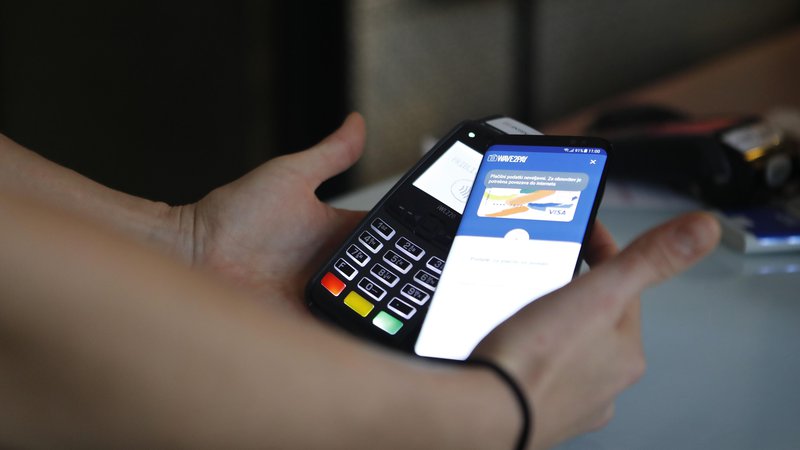 Fotografija: Katera je najboljša aplikacija za mobilno plačevanje? (slika je simbolična). Foto: Vidic Leon/Delo
