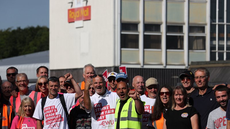 Fotografija: Stavka poštnih delavcev v Veliki Britaniji 26. avgusta 2022. Foto: ADRIAN DENNIS/AFP
